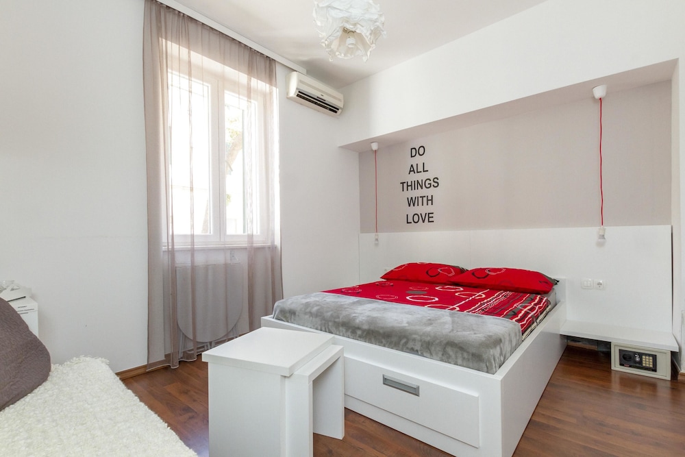 Apartments Aspalathos 20/56