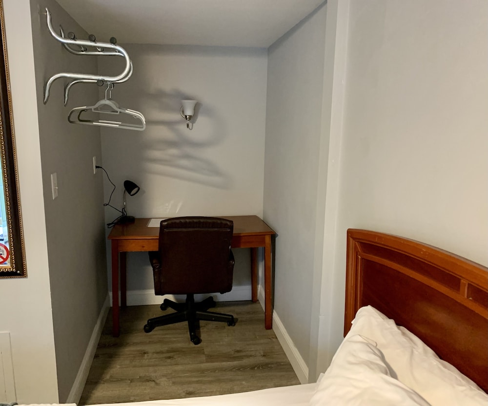 Hill Top Motel 34/48