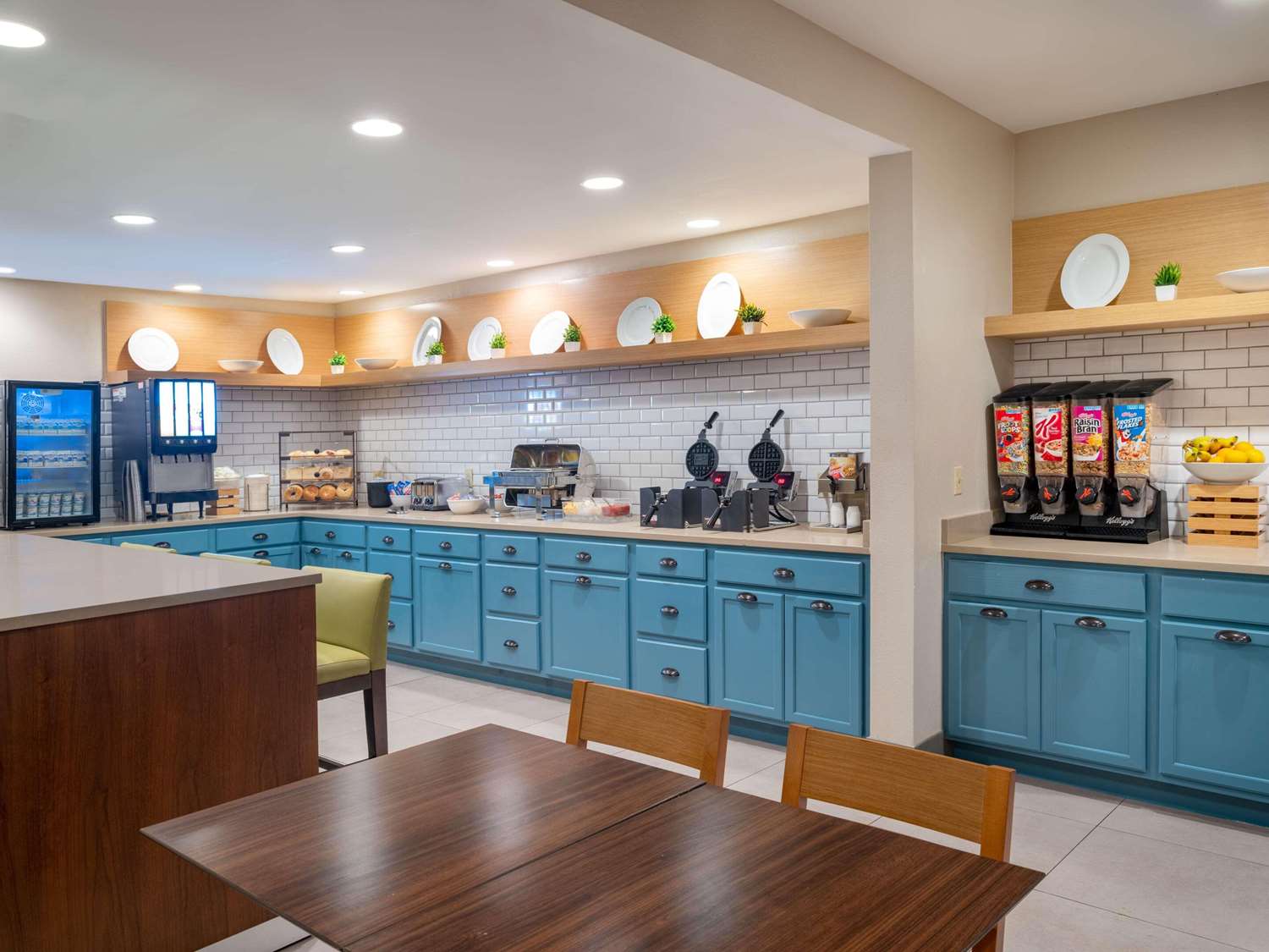 Country Inn & Suites by Radisson Maumee - Toledo 12/13
