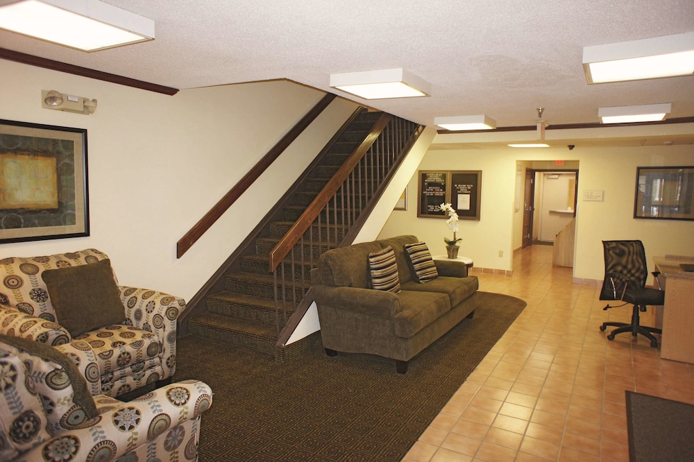 La Quinta Inn Omaha Southwest 16/23
