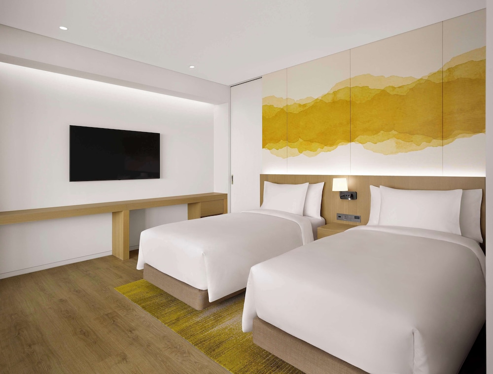 1 BEDROOM, SUITE, TWIN BEDS, PARTIAL SEA VIEW