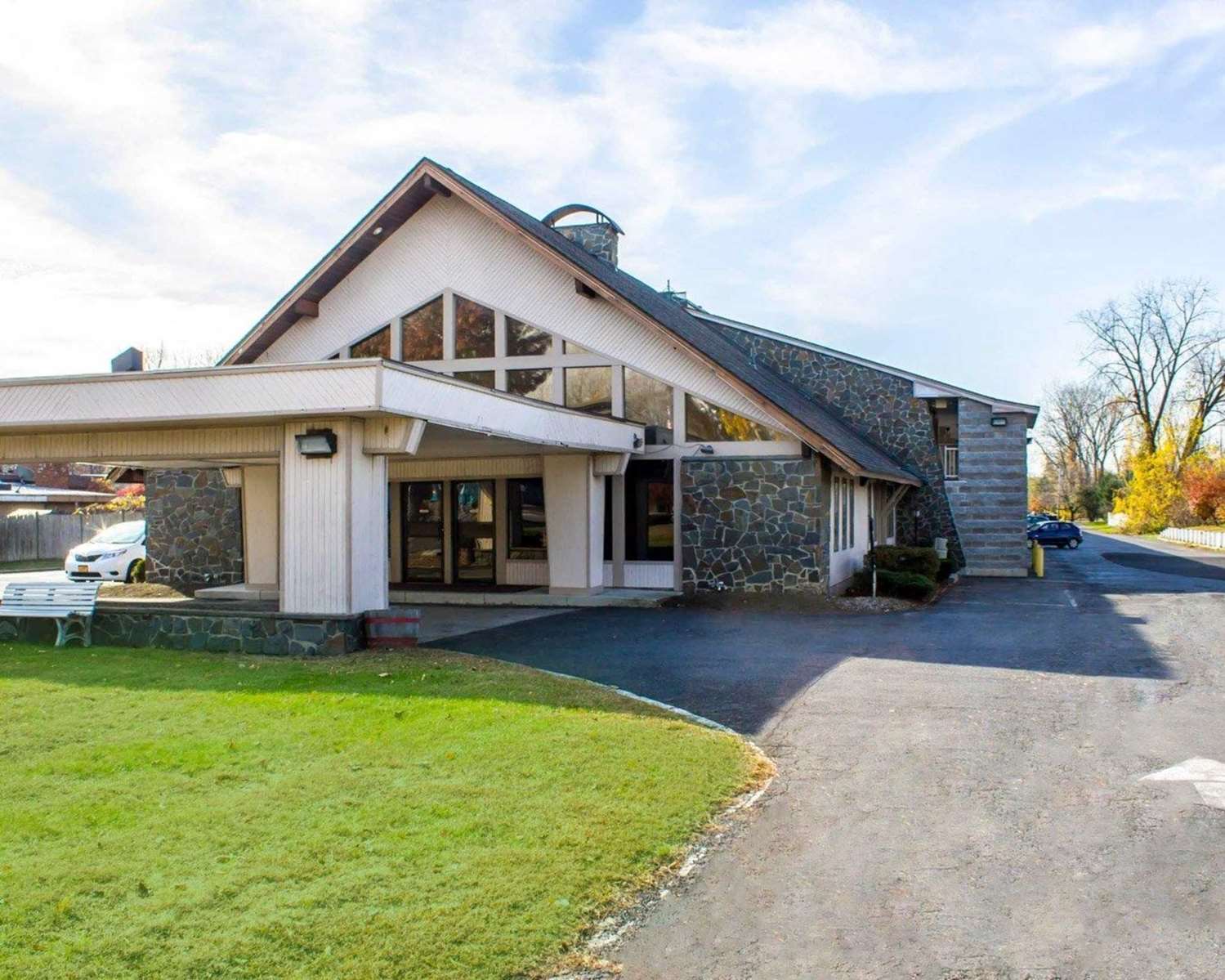 Econo Lodge Inn & Suites Colonie Center Mall 12/12