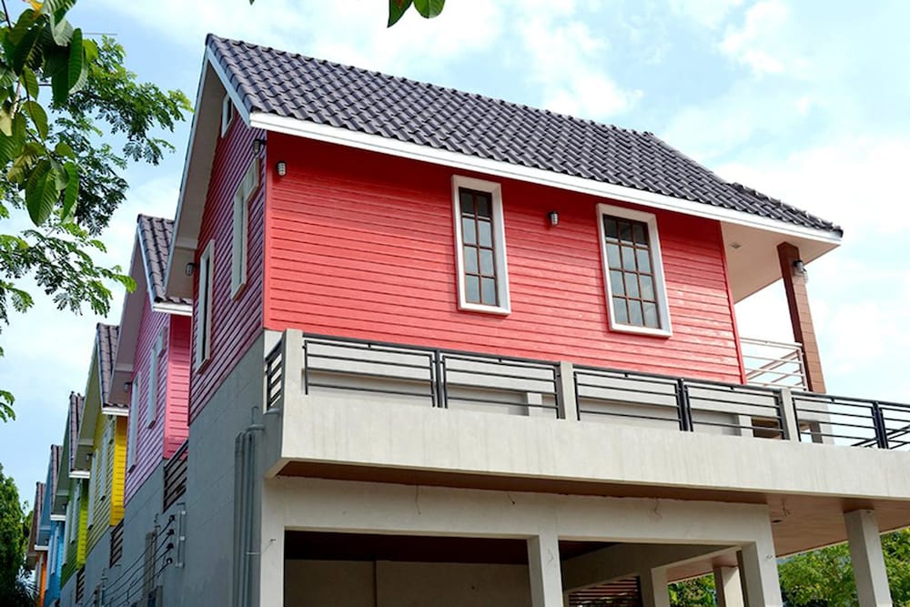 Toffee House Resort 6/47