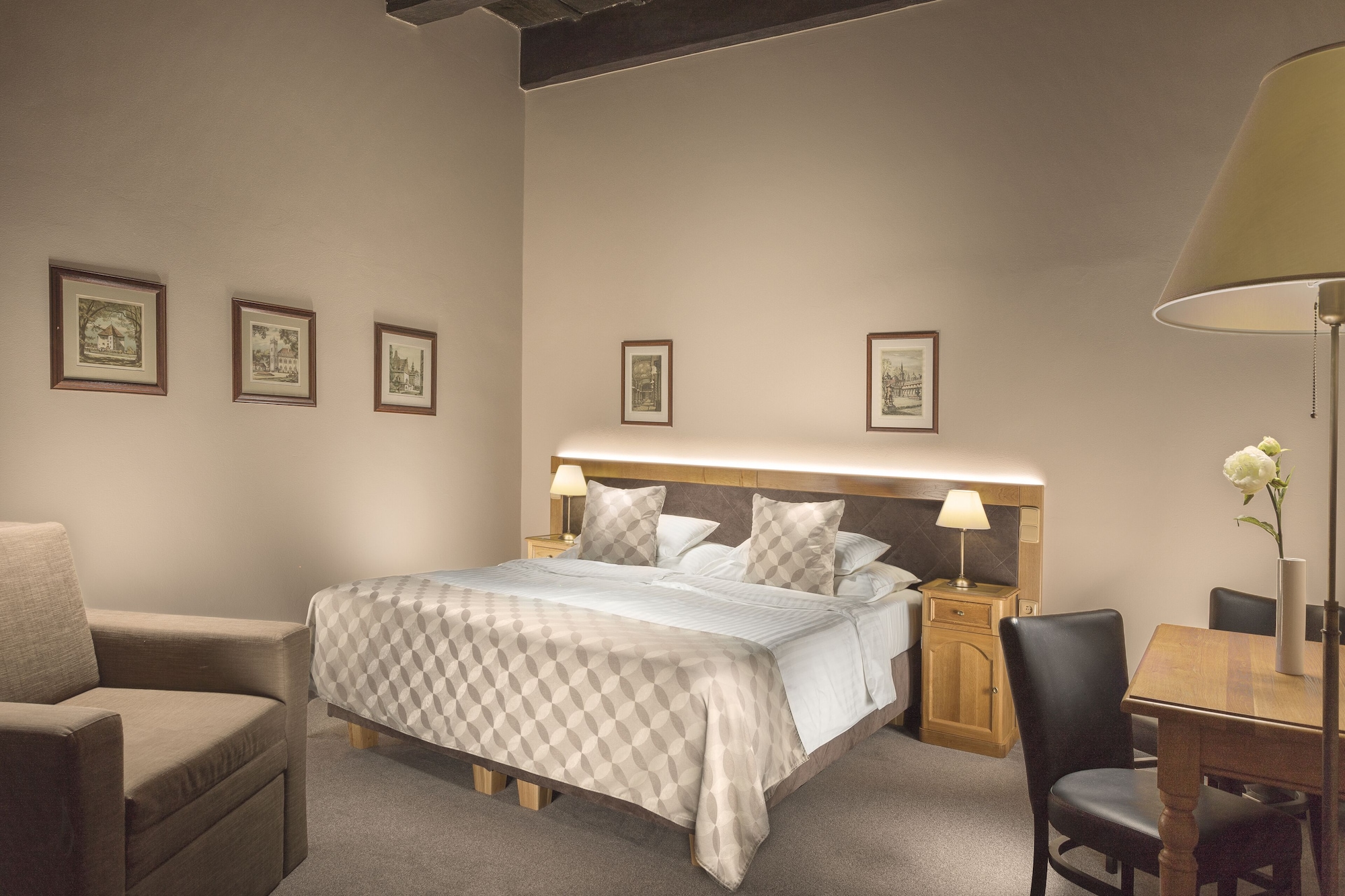SUPERIOR, DOUBLE OR TWIN BED, ANNEX