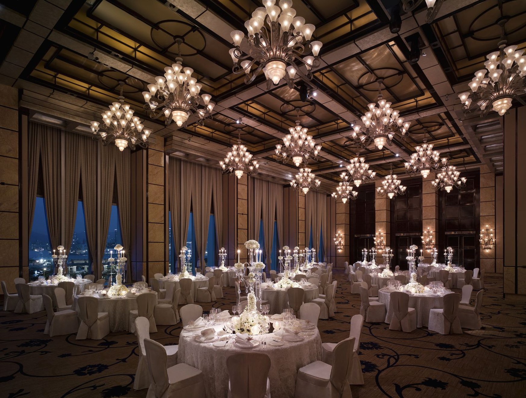Four Seasons Hotel Hong Kong 64/76