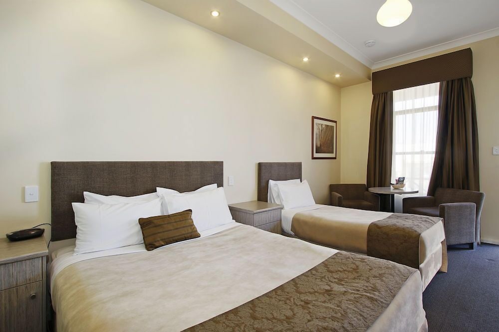 Room, 1 Queen and 1 Single Bed, Accessible