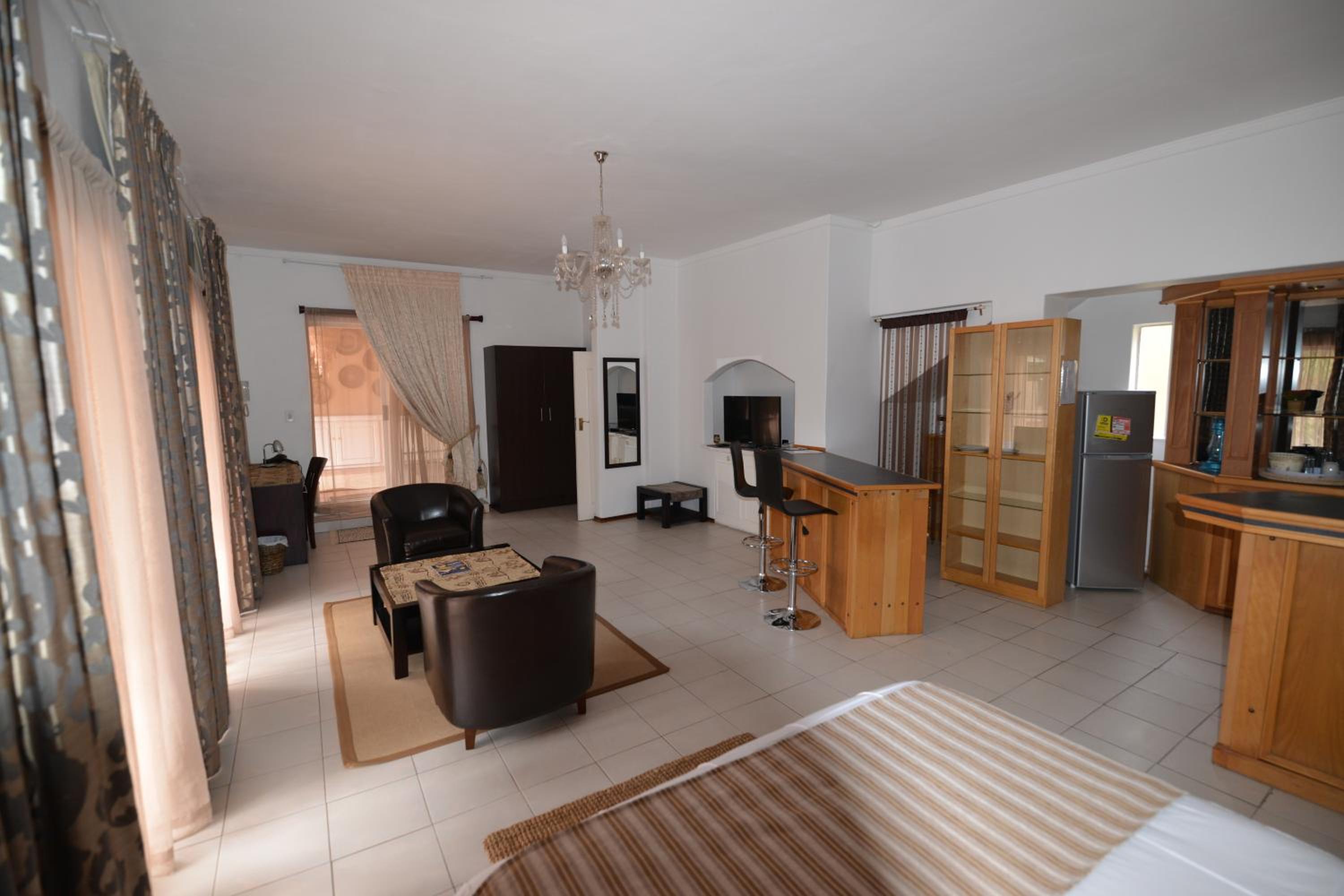 Attache Guest Lodge 15/24