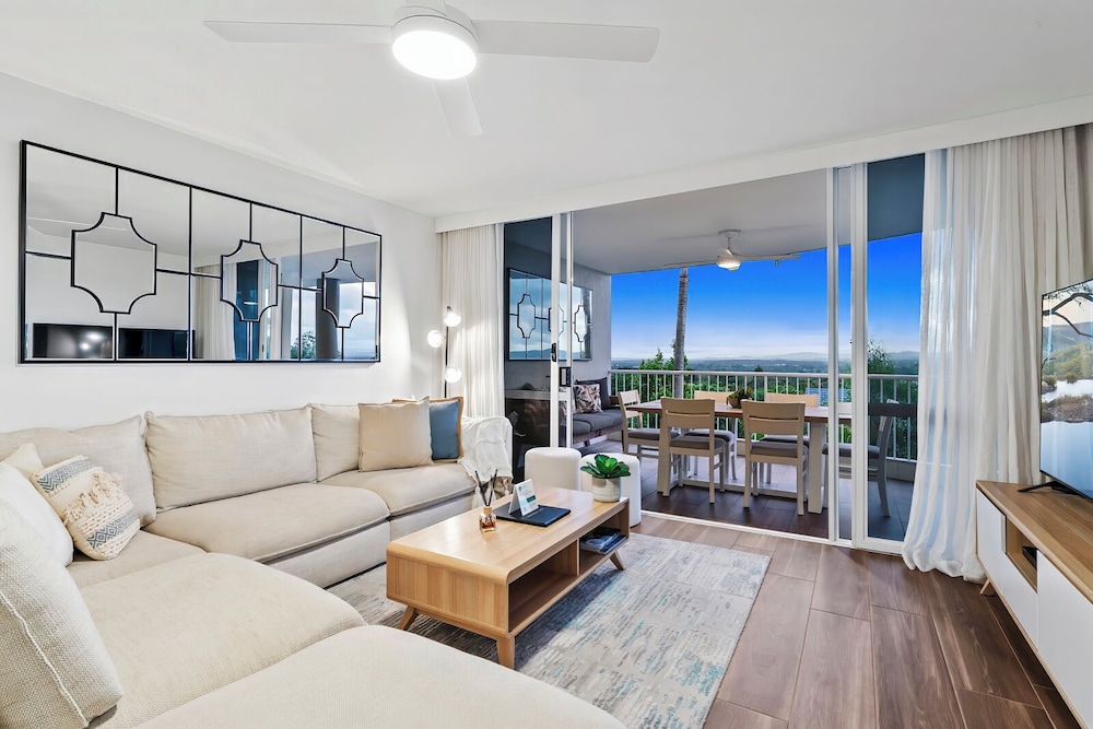 Noosa Hill Resort. 54/78