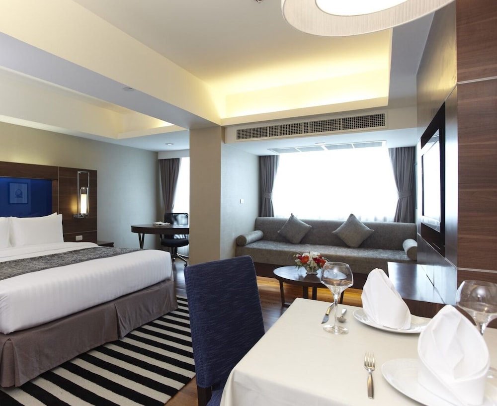 Novotel Living Bangkok Sukhumvit Legacy 32/77