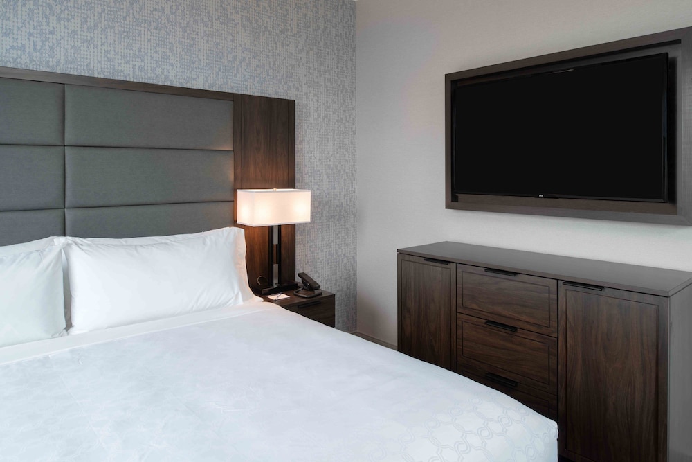 Holiday Inn Express Boston South Quincy 8/53