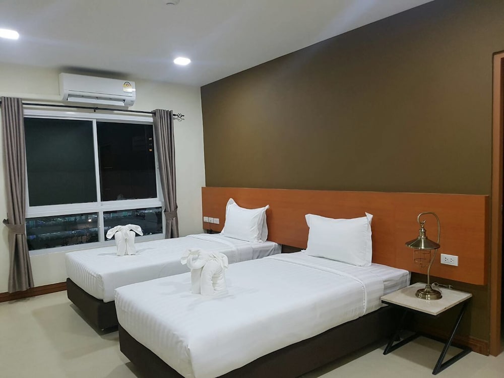 DELUXE, TWIN BEDS