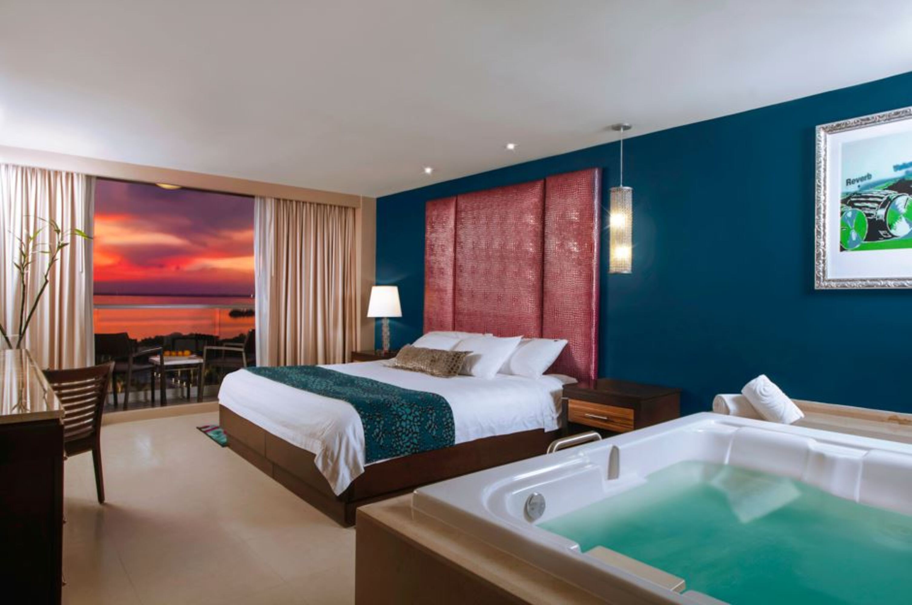 Room, King Bed, Lagoon View