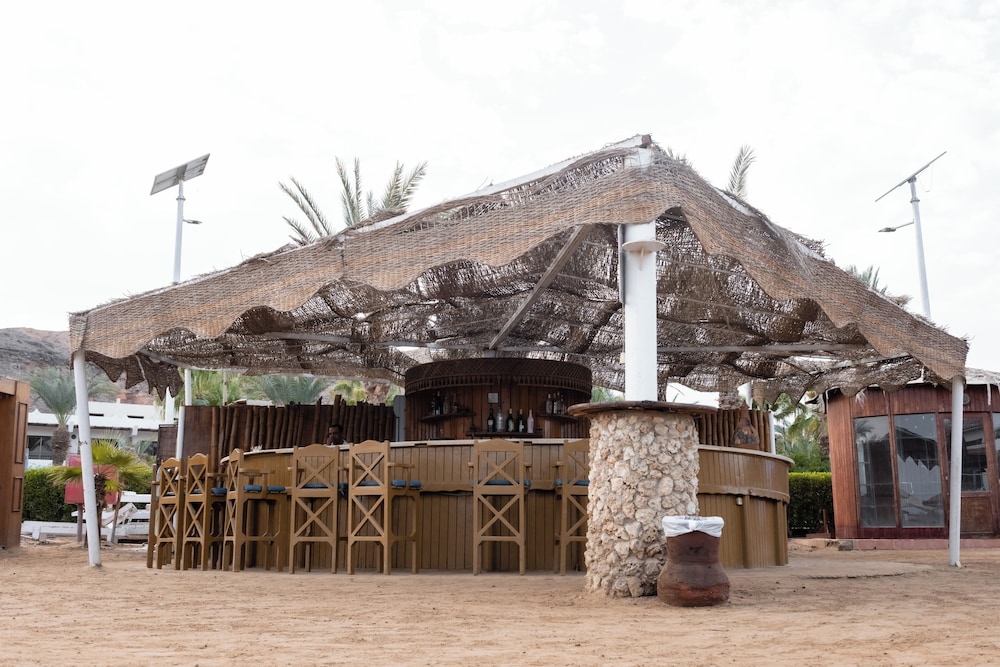 Turquoise Beach Hotel 2/50