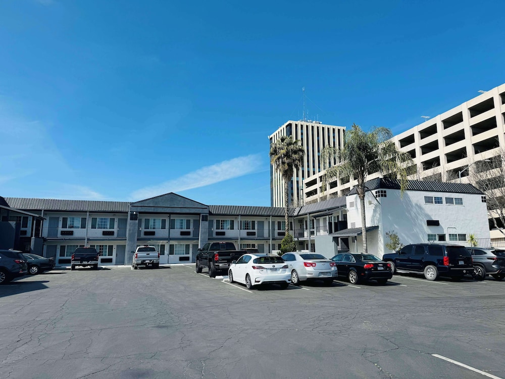 SureStay by Best Western Fresno Central 44/54