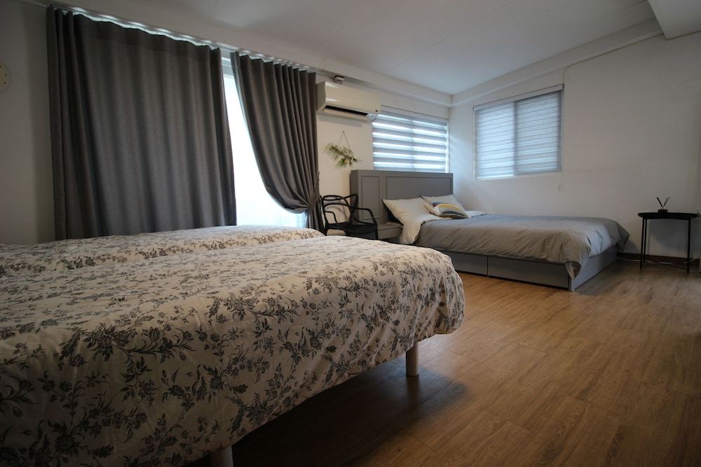 Bunk Guest House - Hostel 16/72