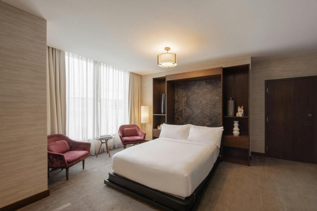 Studio, Suite, Queen Murphy Bed, Queen Bed, Sofa