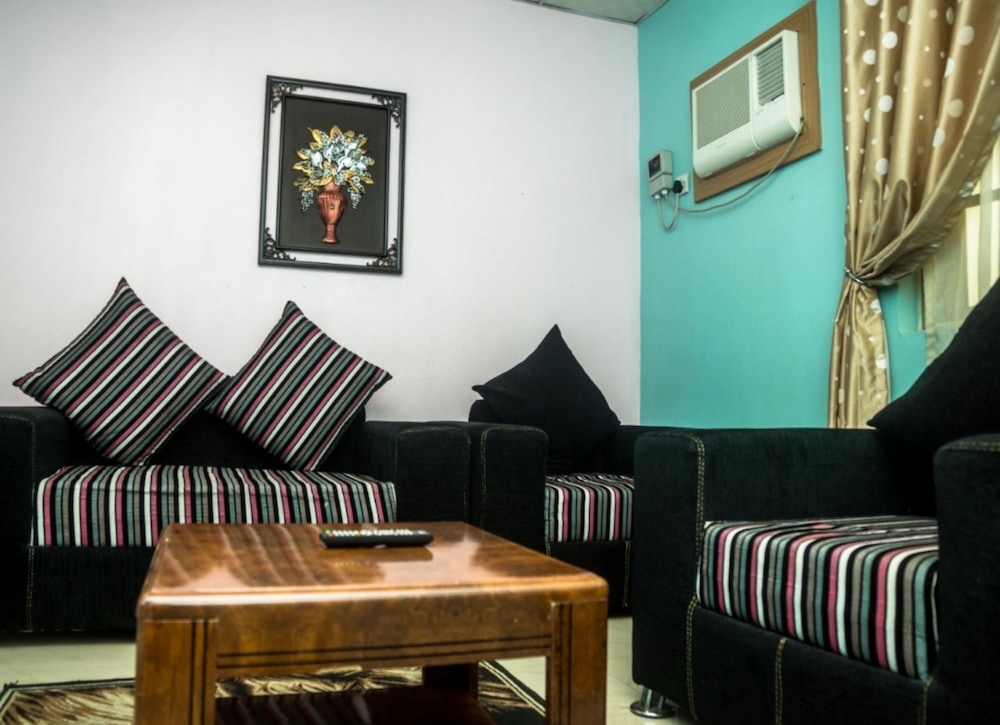 De Lawrence Court Suites 32/41