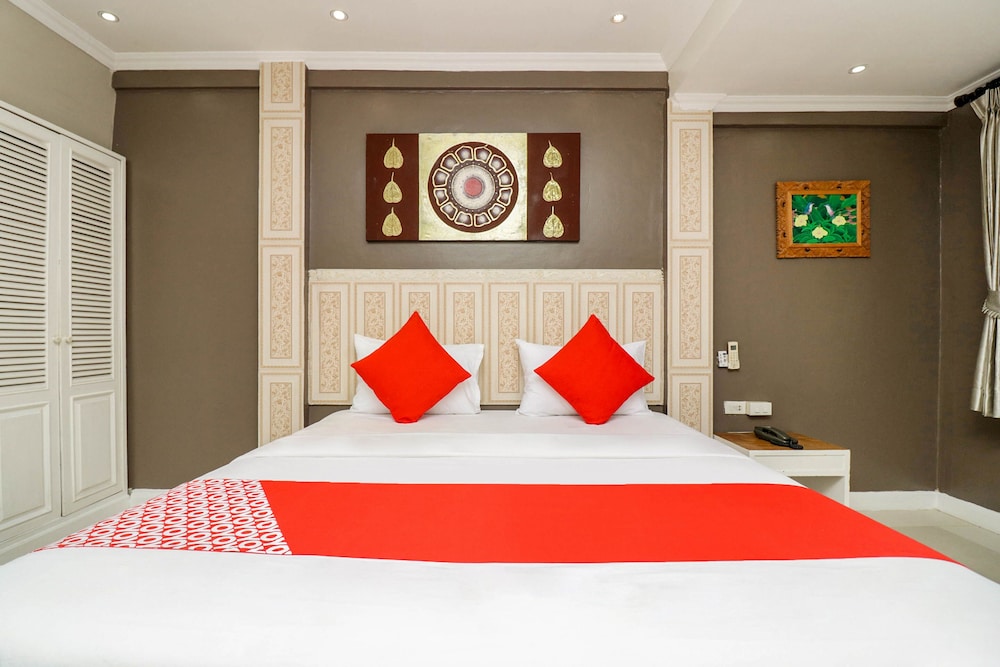 NATURAL BEACH HOTEL AND BAAN SILA 28/59