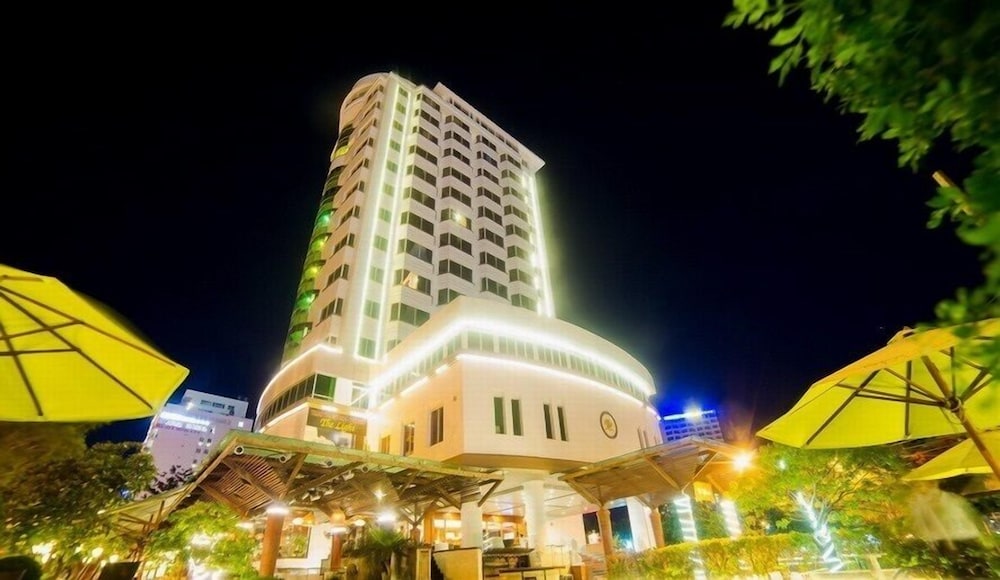 The Light Hotel Resort 2/70