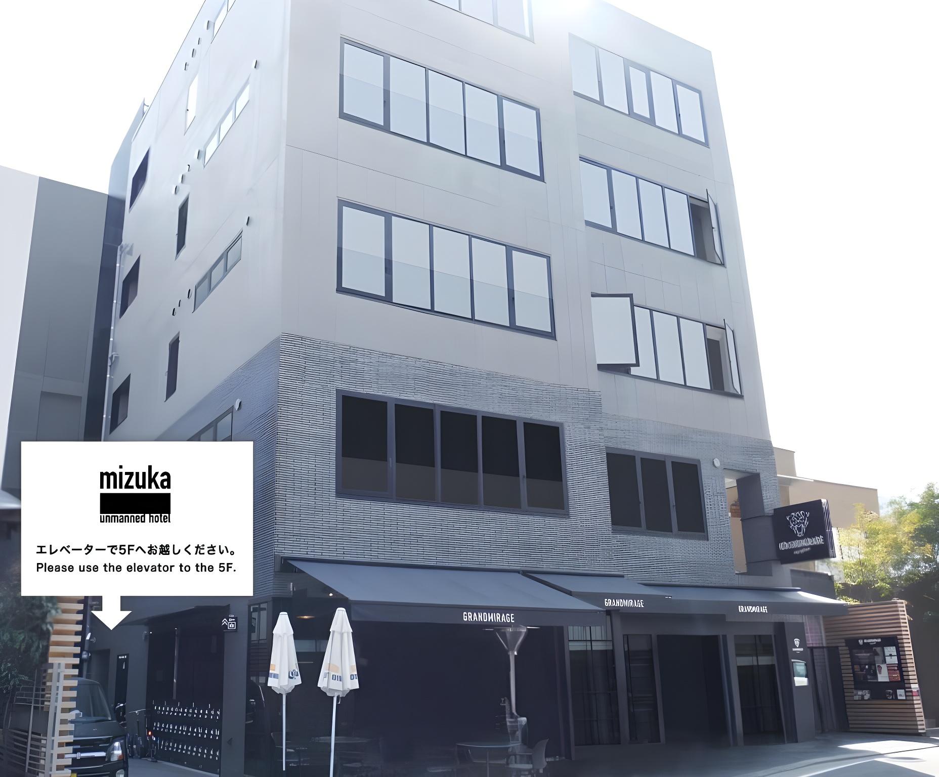 SUPERIOR, STUDIO, MULTIPLE BEDS, KITCHENETTE