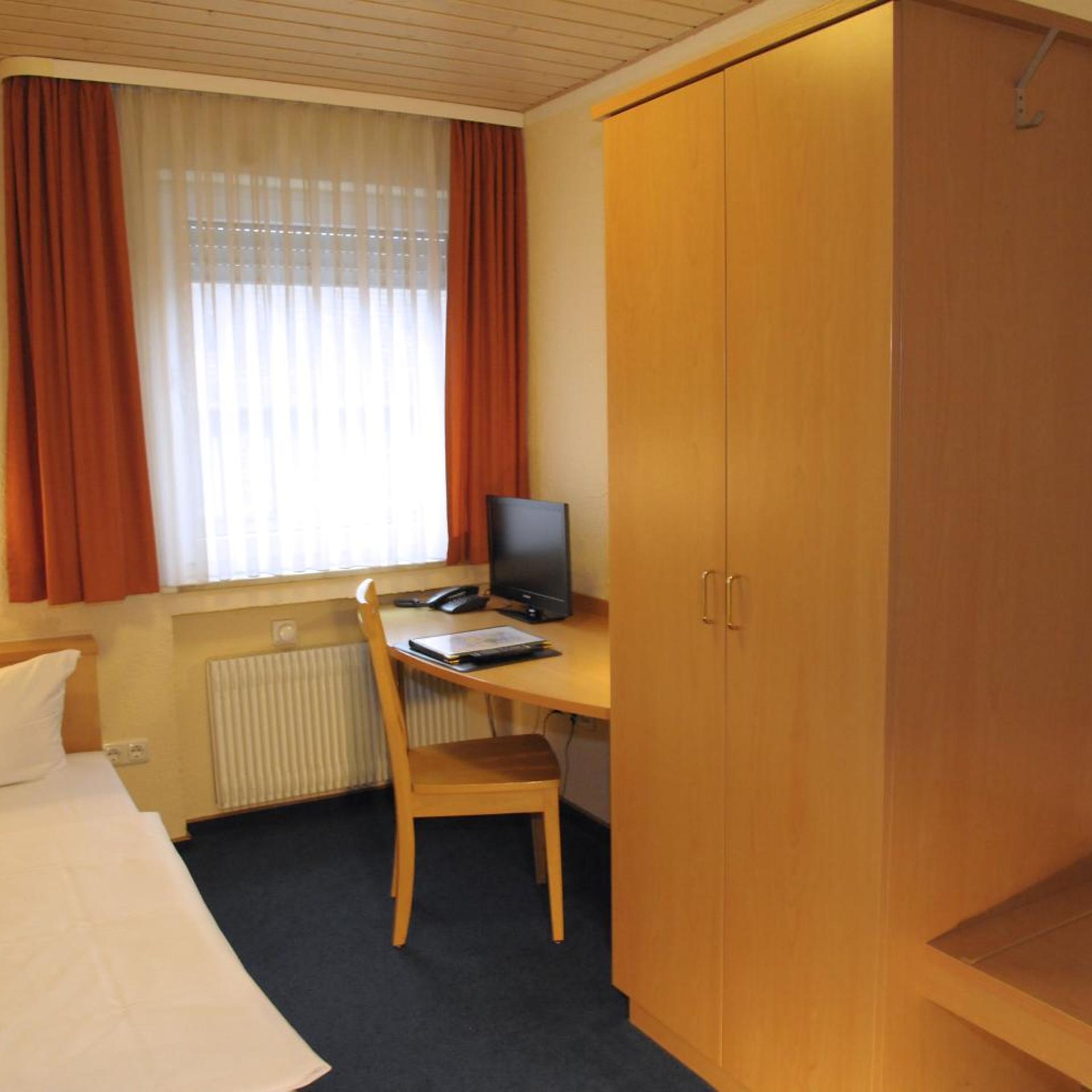 Goldener Karpfen Hotel 42/46