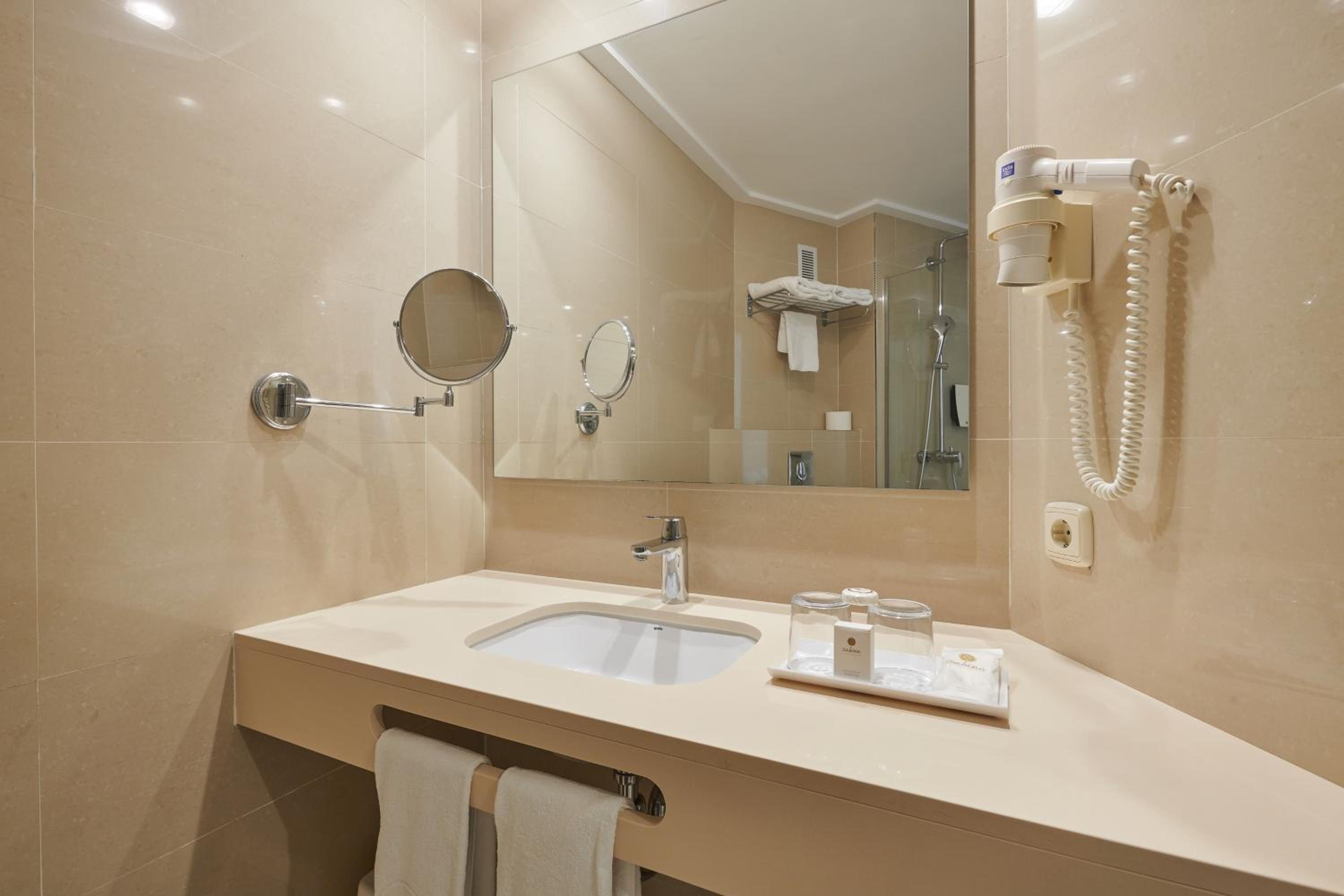 غرفة ثلاثية بشرفة، Hotel Sabina & Suites 4/4