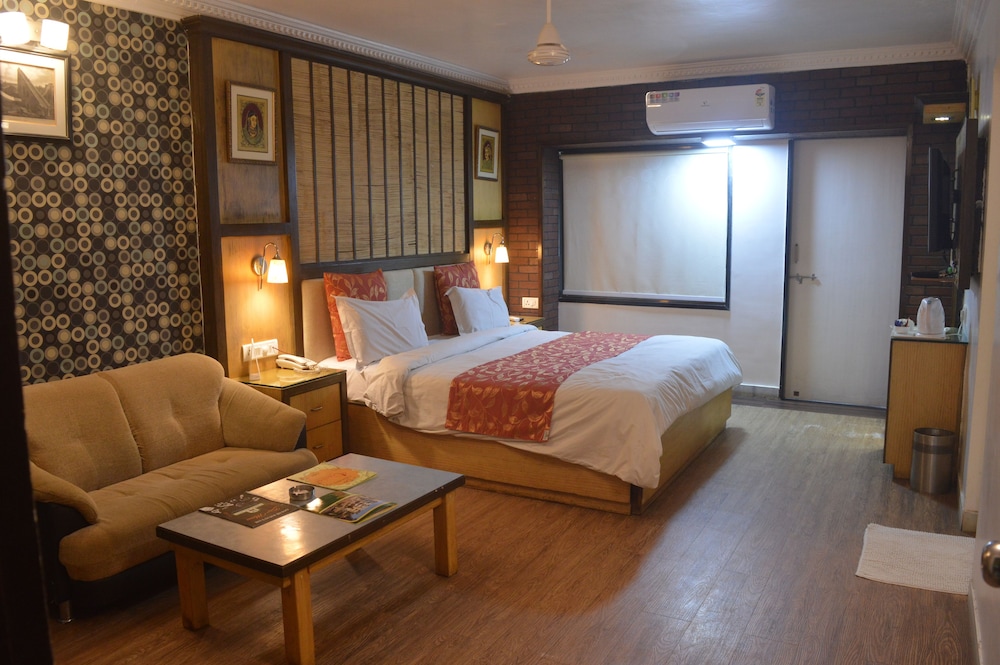 CHACHA INN. 26/77