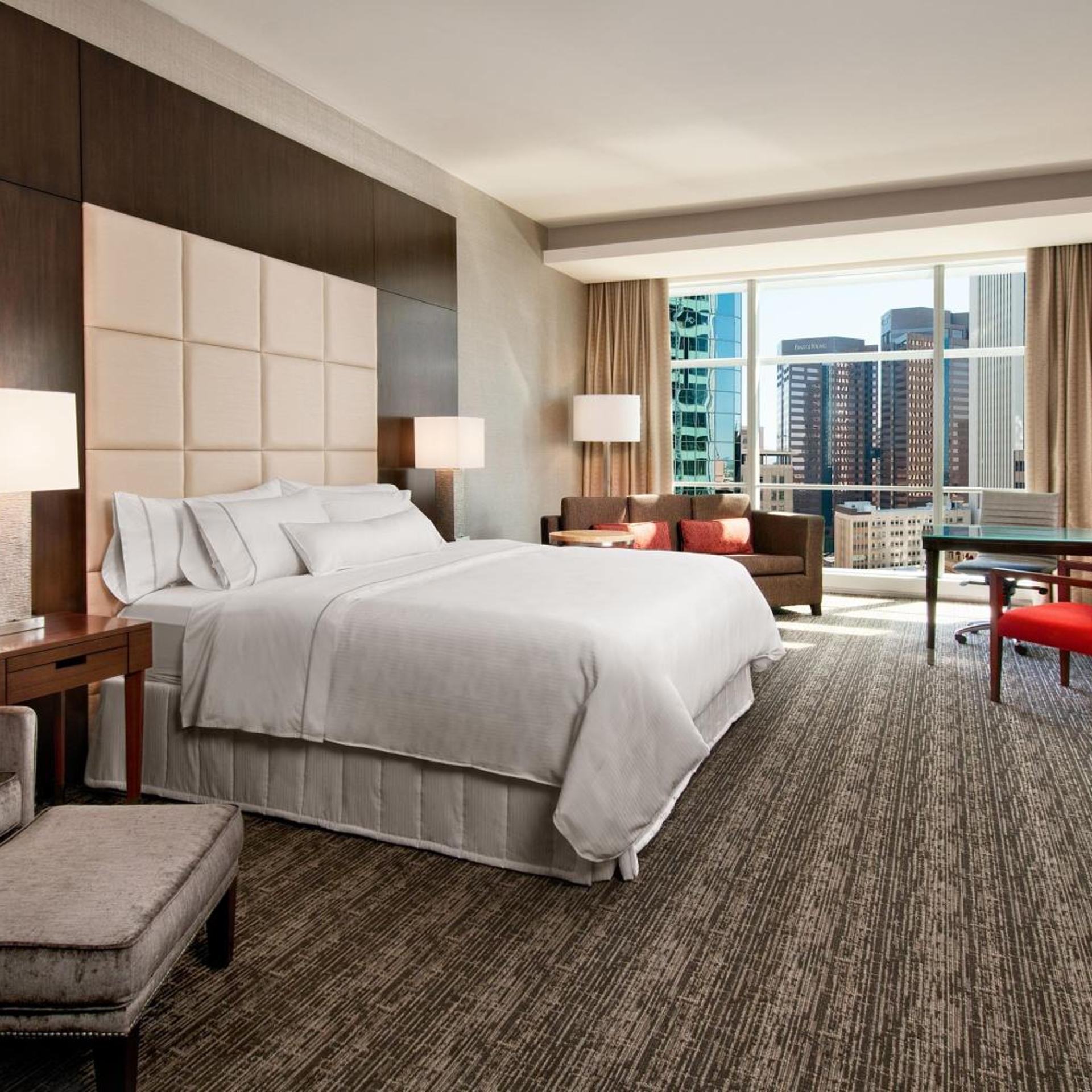 Guest Room, Executive, King Bed, City View, Club Floor