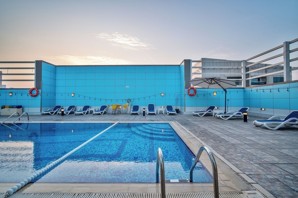 swimming pool spa