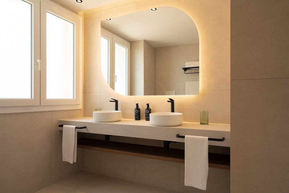 غرفة قياسية بسرير كوين وسريرين منفصلين، Hotel Delfino Taranto 6/7