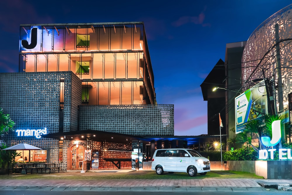 J Hotel Kuta Bali photo4