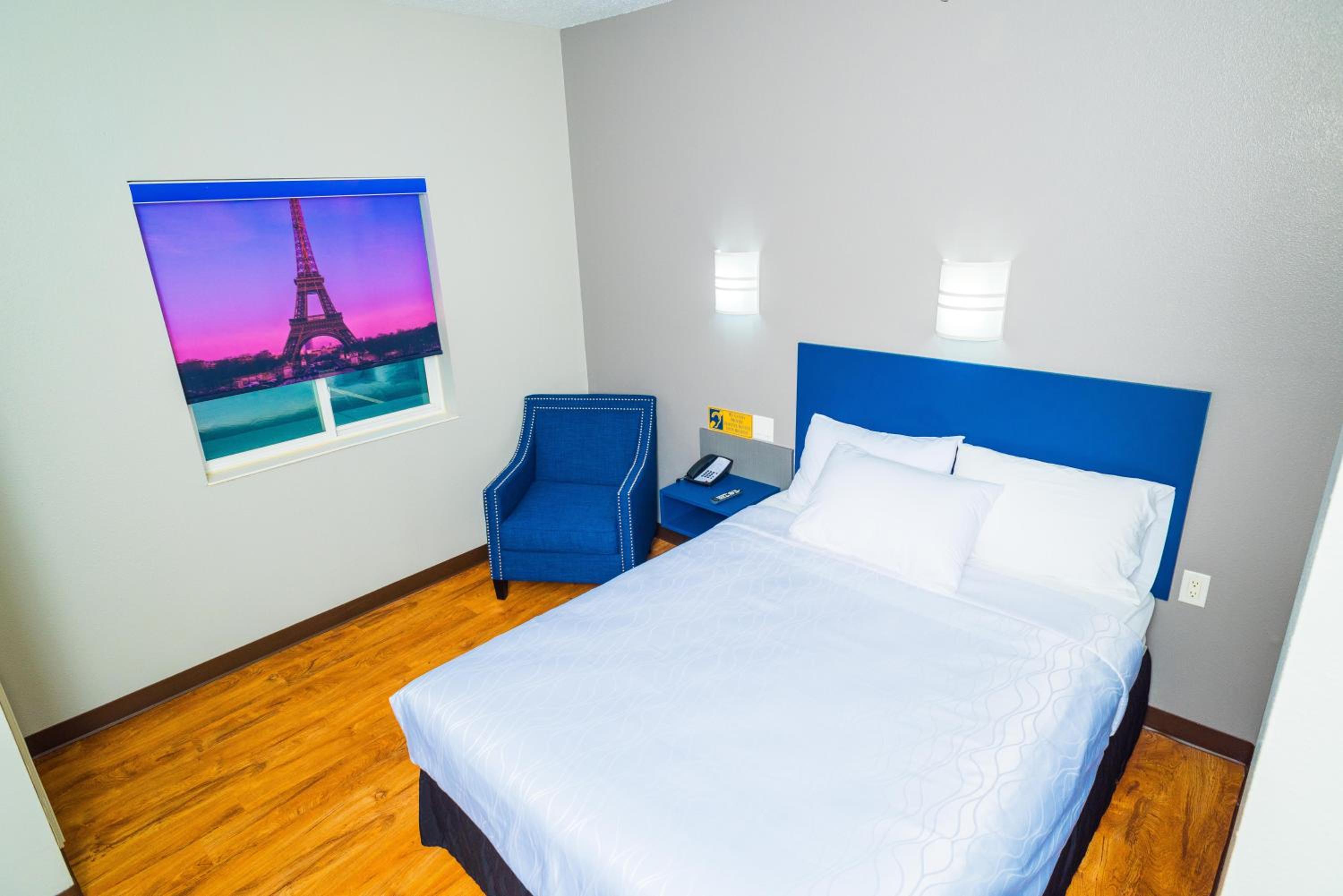 Queen Room, Accessible