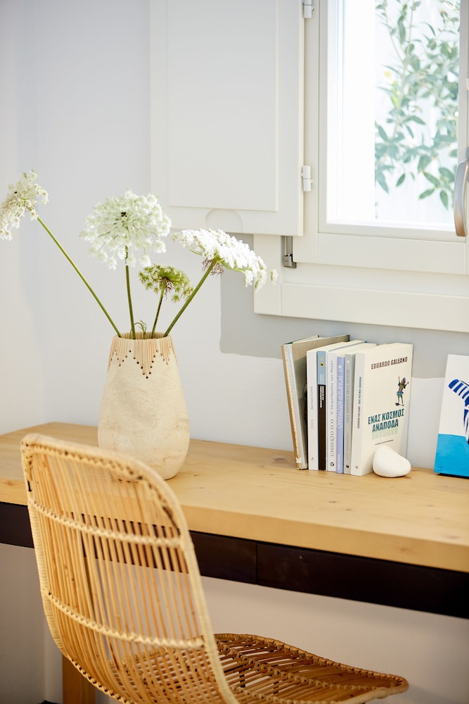 Milos Breeze Boutique Hotel 6/50