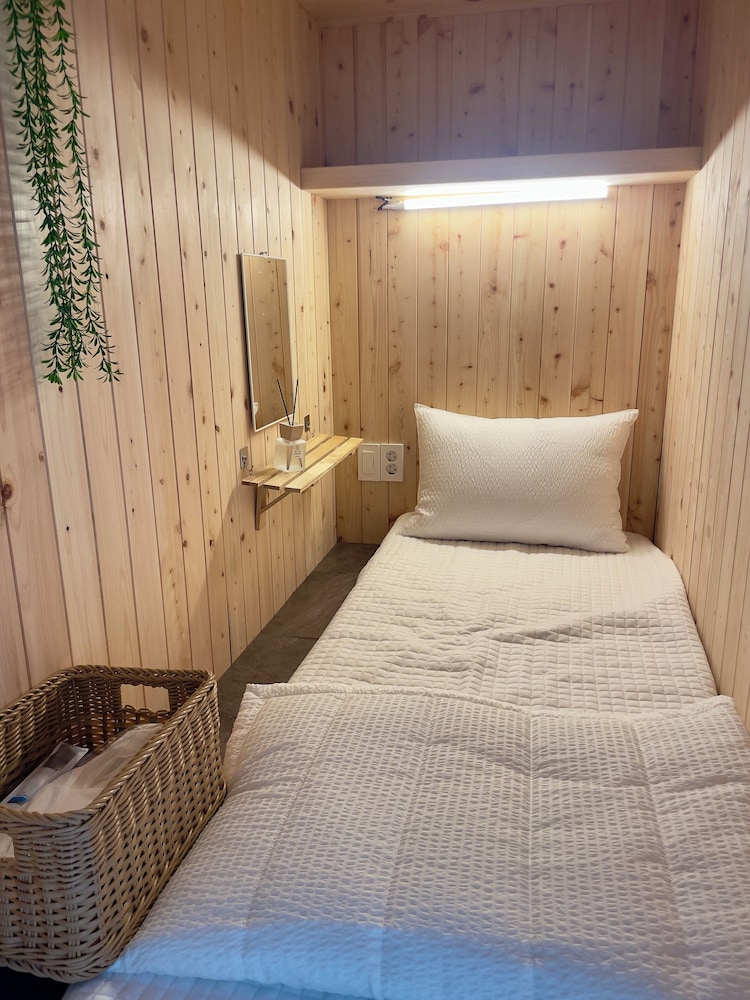 FEMALE DORM, SINGLE