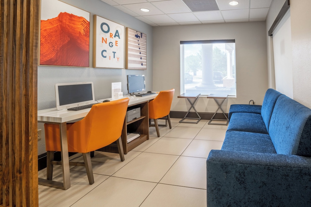 Holiday Inn Express Hotel And Suites Orange City 54/63