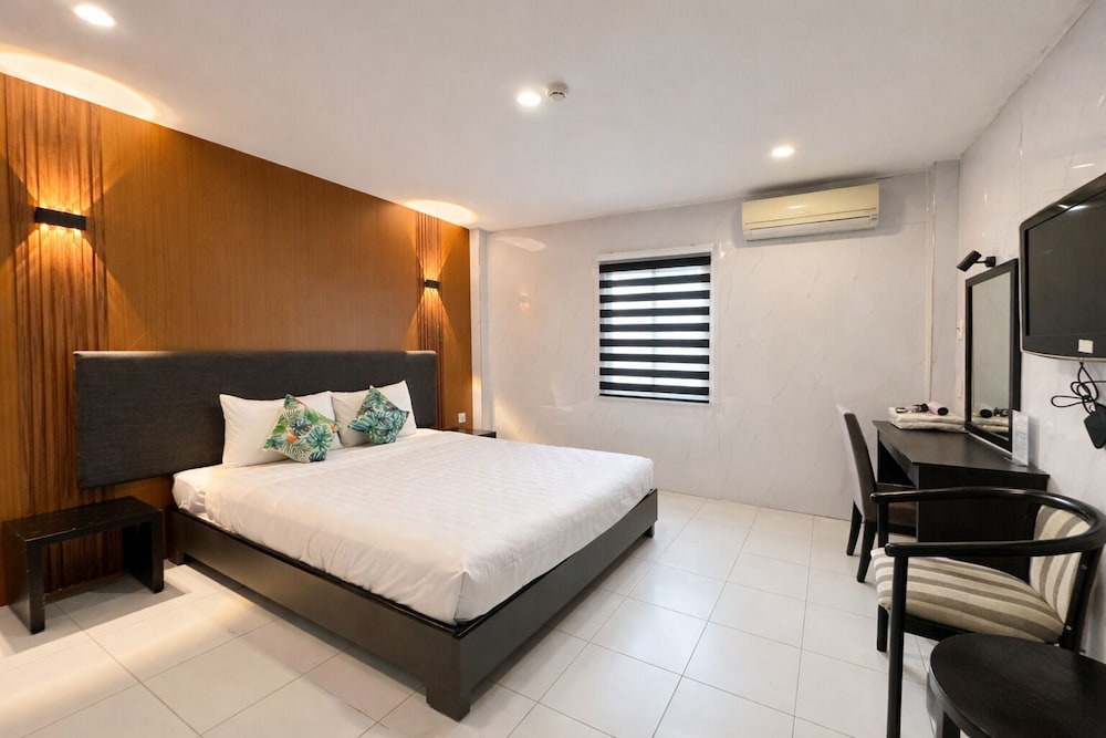 Holiday Hotel 24/59