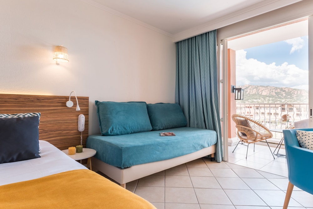 Hotel de L Esterel 28/50