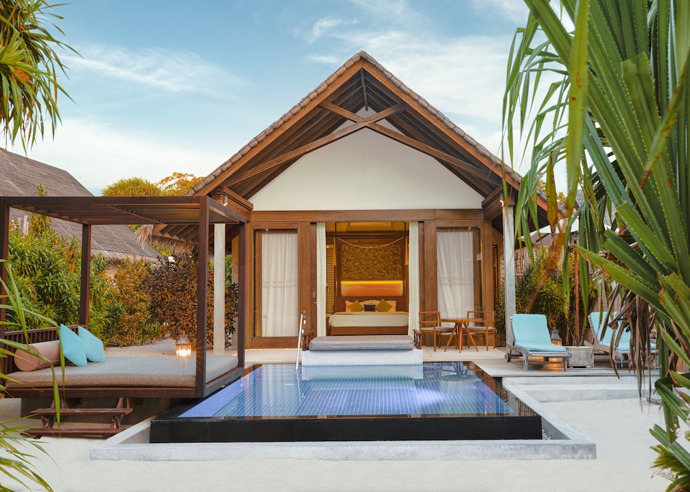 Furaveri Maldives 8/67