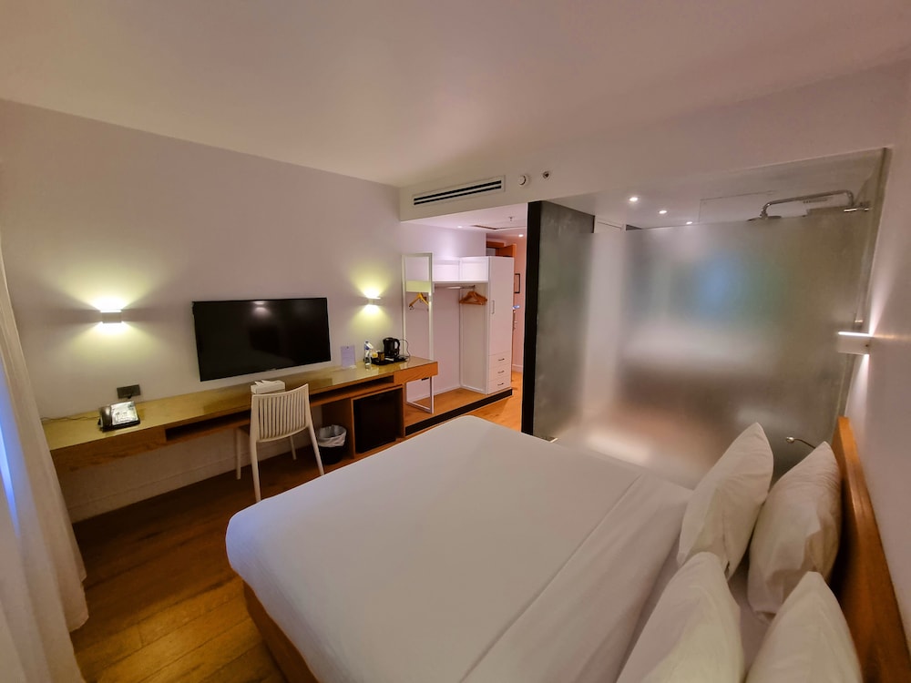 New President Hotel 10/43