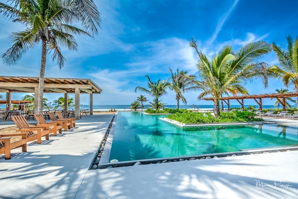 Marea Beachfront Villas 22/50