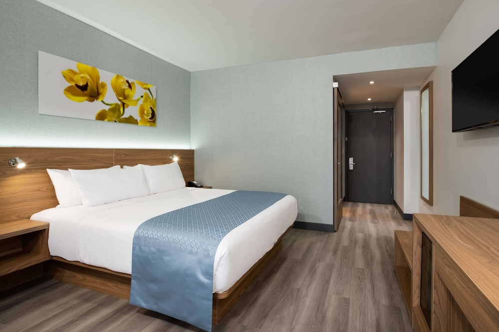 Wingate By Wyndham Long Island City 24/45