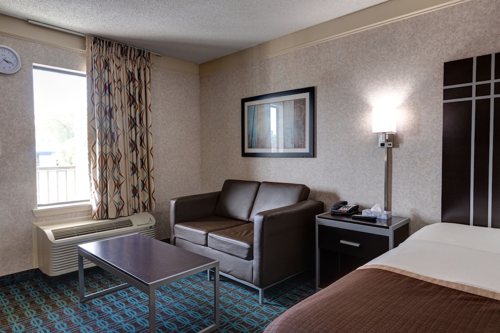 Deluxe Inn Fayetteville 37/61
