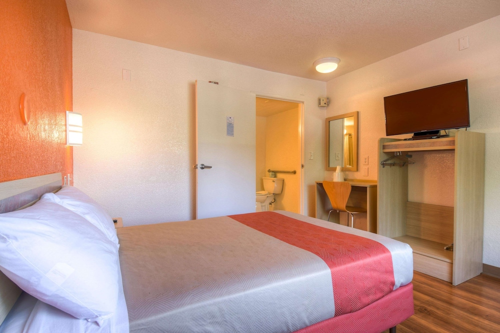 Motel6 San Ysidro, CA - San Diego Border 17/41