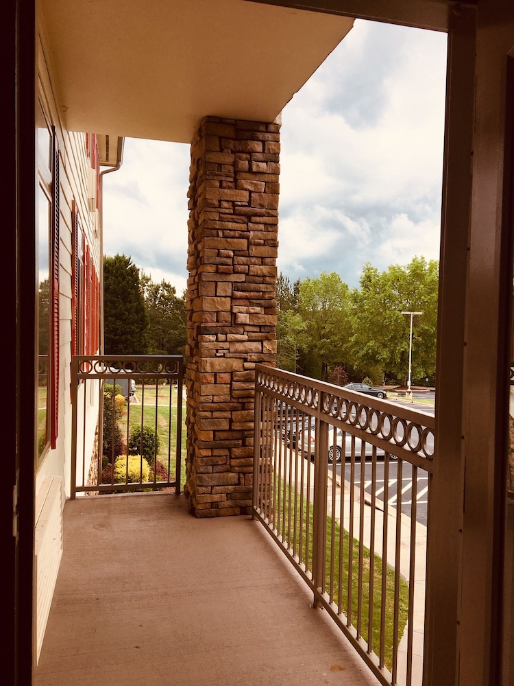 Hawthorn Extended Stay by Wyndham Conyers 1/40
