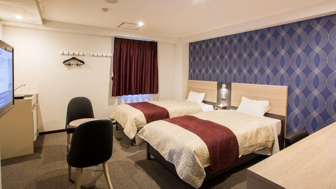 Room, Triple