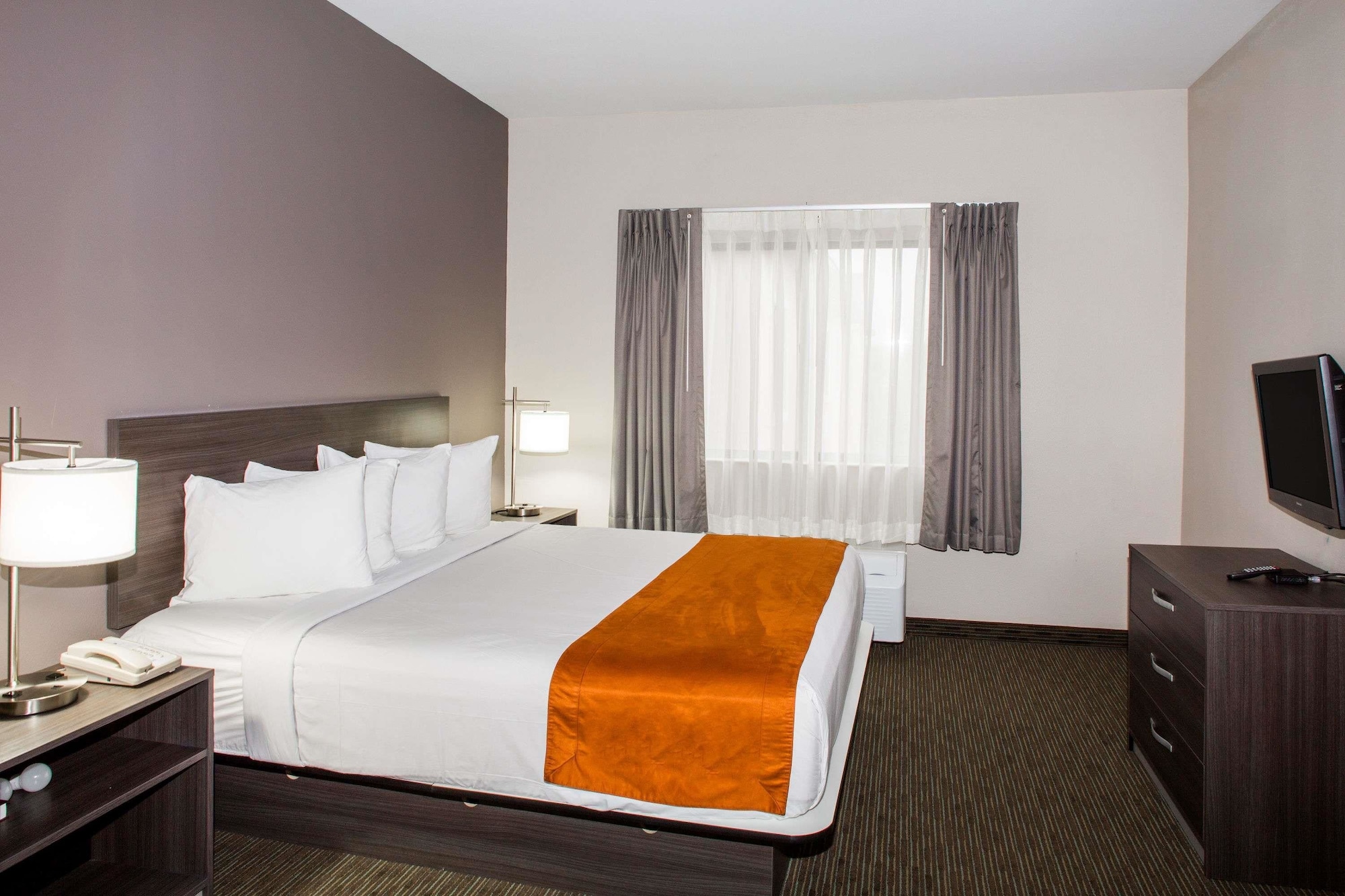Room, King Bed, Exterior Entrance