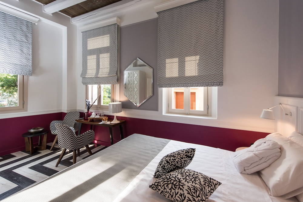1 BEDROOM, SUITE
