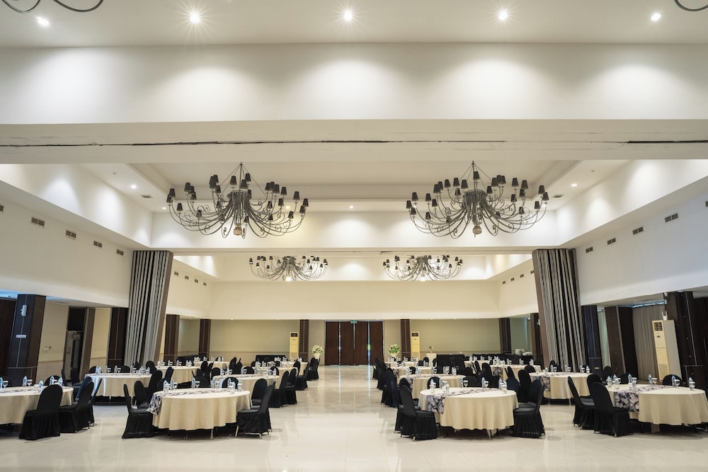 Estrella Hotel & Conference (ex Aston Luwuk) 26/49