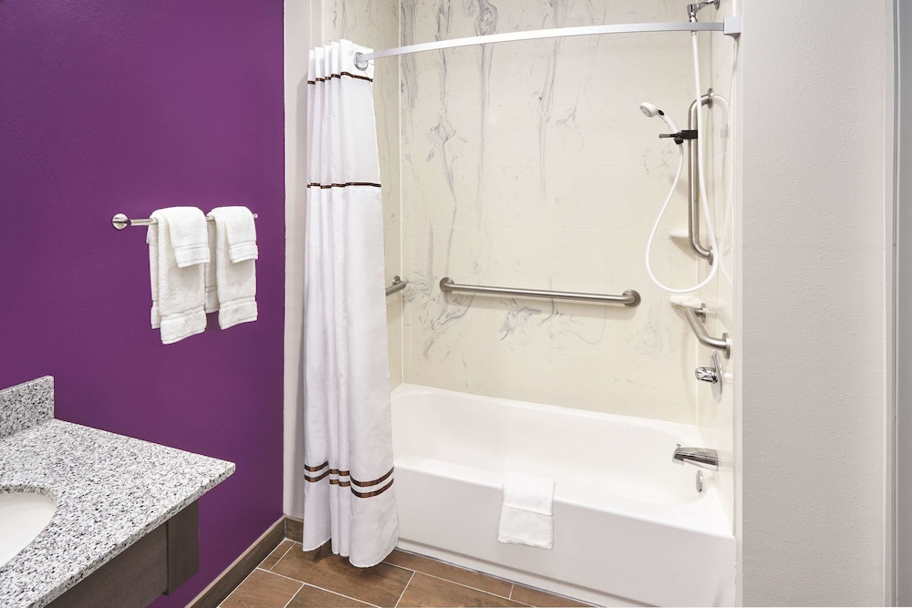 La Quinta Inn And Suites By Wyndham Springfield IL 22/63