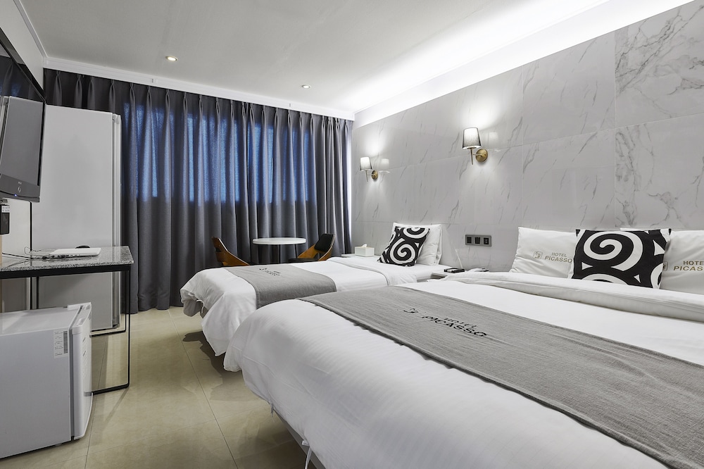 Picasso Hotel 14/66